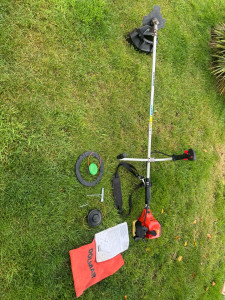 Photo de galerie - Remplacement carburateur et aiguisage de lame débroussailleuse 