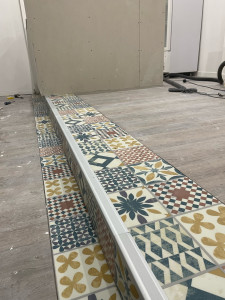 Photo de galerie - Décoration nez de marche . en dalle pvc