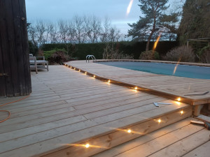 Photo de galerie - Terrasse bois avec éclairage.