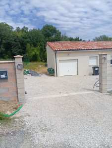 Photo de galerie - Clôture maçonnerie+ création de l'allé en gravier calcaire 
