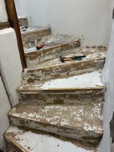 Photo de galerie - Habillage d’escaliers Avant 