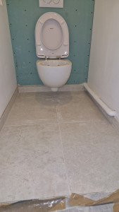 Photo de galerie - Pose toilette suspendu 