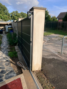 Photo de galerie - Pose portail coulissante 