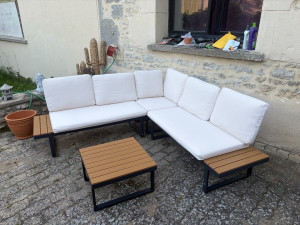 Photo de galerie - Montage d’un salon de jardin Santilly 