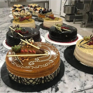 Photo de galerie - Bonjour à tous, vous pouvez passer vos commandes de gâteaux pour vos journées spéciales 
