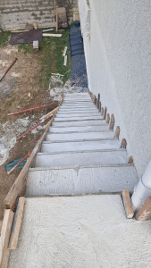 Photo de galerie - Création de l'escalier pour terrasse sur pilotis hauteur 4M