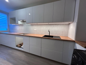 Photo de galerie - Installation cuisine IKEA + carrelage sol et crédence // APRÈS 