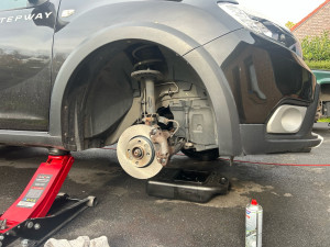 Photo de galerie - Remplacement des disques et plaquettes avant + vidange tous filtres sur Dacia Sandero