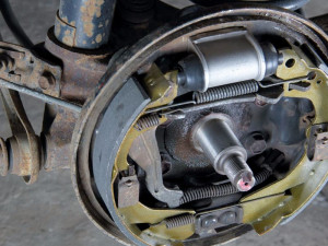 Photo de galerie - Changement des mâchoires de frein arrière pour ce Dacia Duster. 