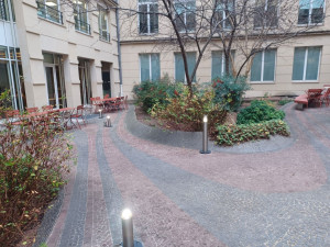 Photo de galerie - Installation d'éclairage (balises) dans un jardin 