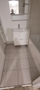 Photo de galerie - Lavabo+robinet mélangeur +armoire et miroir 