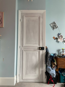 Photo de galerie - Rénovation d’une porte intérieur et pose sur bâti existant 