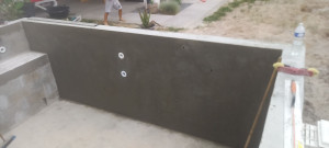 Photo de galerie - Dalles mur et enduit piscine