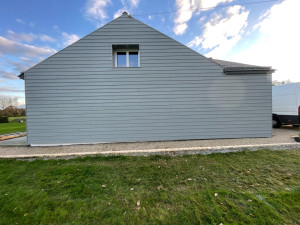 Photo de galerie - Pose d’un bardage fibro ciment avec finition alu