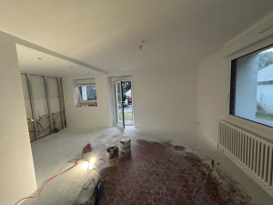 Photo de galerie - Ratissage et mise en peinture d’une pièce de vie 