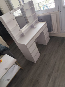 Photo de galerie - Montage d'une coiffeuse 