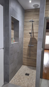 Photo de galerie - Pose de faillence dans une salle de bain