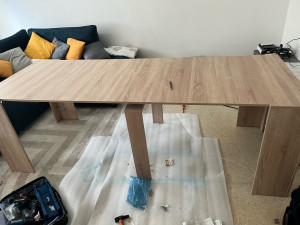 Photo de galerie - Montage d’une table extensible en kit en date du Samedi 14 Juin 2025 chez une cliente à Saint-Denis