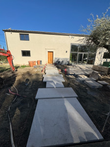 Photo de galerie - Pose de dalle pour entrer de maison 