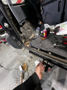 Photo de galerie - Installation d’un attelage avec tout le faisceau électrique 