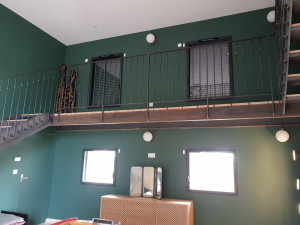 Photo de galerie - Mise en peinture de cette piece plafond blanc mat et mur en vert chic velour lessivable