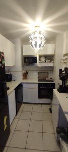 Photo de galerie - C'est une cuisine Ikea. 
j'ai optimisé de la place petite cuisine très jolie.