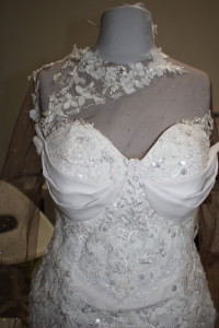 Photo de galerie - Création sur mesure et perlâge à la main de la Robe de Mariée Mme Éloïse 