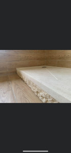 Photo de galerie - Réalisation de bac à douche et son contours en pierre aspect (éclater) 