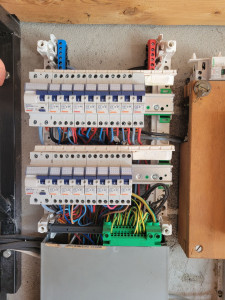 Photo de galerie - Montage tableaux électriques 