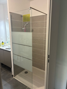 Photo de galerie - Montage parois de douche