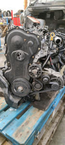 Photo de galerie - Dépose repose d'un moteur en récupérant les anciens accessoires.