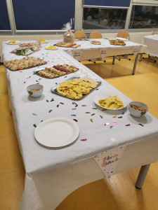 Photo de galerie - Je peux vous proposer des petits moments festifs, Anniversaire,  départ retraite ...