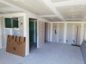 Photo de galerie -  Transformation d’un double garage en pièce de vie sur la commune d’Elven  ✔️ Électricité + plomberie  ✔️ Isolation ✔️ Placo + bandes  