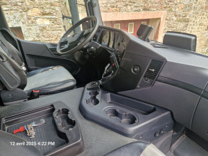 Photo de galerie - Réalisation du nettoyage d'un camion du BTP 