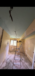 Photo de galerie - Préparation de la pièce : plafond, murs et sol.
