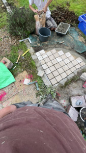 Photo de galerie - Maçonnerie paysagère (bordures, pavage, mur de soutènement …etc)  