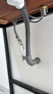 Photo de galerie - Réalisation d’une évacuation de robinet de salle de bains. 