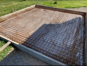 Photo de galerie - Création d’une terrasse pour pergola : pose du ferraillage 