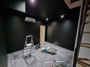Photo de galerie - Rénovation complète pour la création d'une salle cinéma