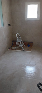 Photo de galerie - Pose carrelage 60x120 imitation travertin fs une sdb