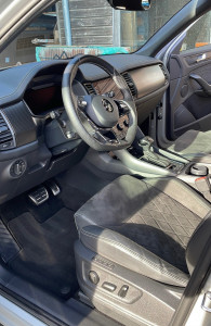 Photo de galerie - Après voiture propre plastique nettoyer siège passer à la shampouineuse tapis propre et vitre aussi 
