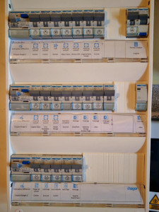 Photo de galerie - Mises aux normes du Tableau de répartition.