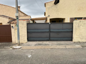 Photo de galerie - Portail coulissant brut sans peinture posé