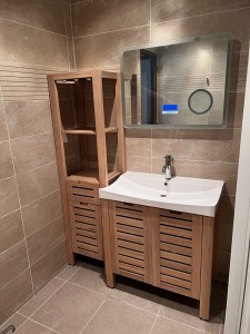 Photo de galerie - Petite salle de bain réalisé carrelage montage de meubles plus miroir