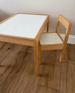Photo de galerie - Table et chaises ( enfants)