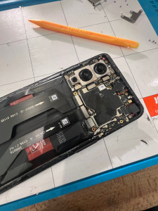 Photo de galerie - Remplacement d’une batterie sur un android