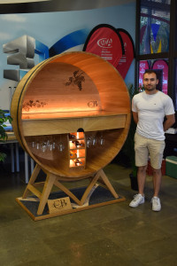 Photo de galerie - Voici le fruit de ma passion, il s'agit de ma pièces de maitrise. Cette pièces est un meuble dégustation vin, qui réunit tous les complexité du métier d'ébéniste. Il m'aura fallu 360 heures de travail pour la concevoir et la réaliser.