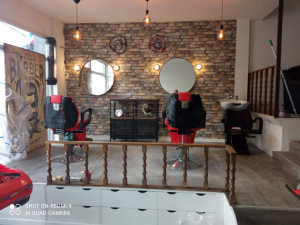 Photo de galerie - Création de salon de coiffure 
décoration/éclairage/mobilier/sanitaire.