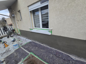 Photo de galerie - Suite au reprise fissures mur extérieur, pose de tram et enduit  façade. 