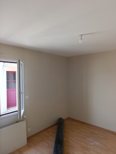 Photo de galerie - Dépose des papiers peints ratissage ponçage 2 couches de finition 